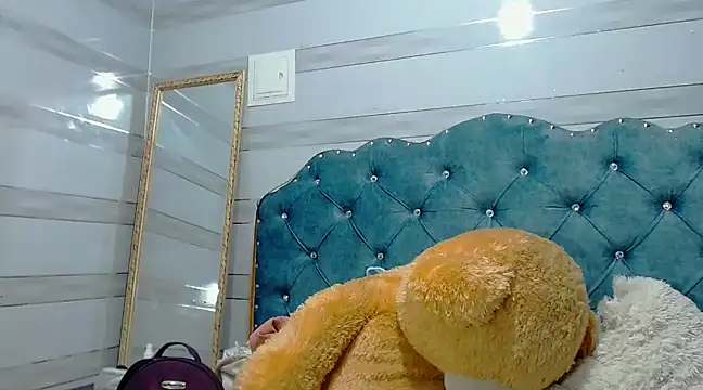 Snapshot of lily_jamesx chatting on 01/31/25, 05:32 lily jamesx online show from 01/31/25, 05:32