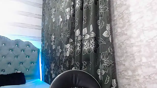 Snapshot of lily_jamesx chatting on 02/12/25, 11:51 lily jamesx online show from 02/12/25, 11:51