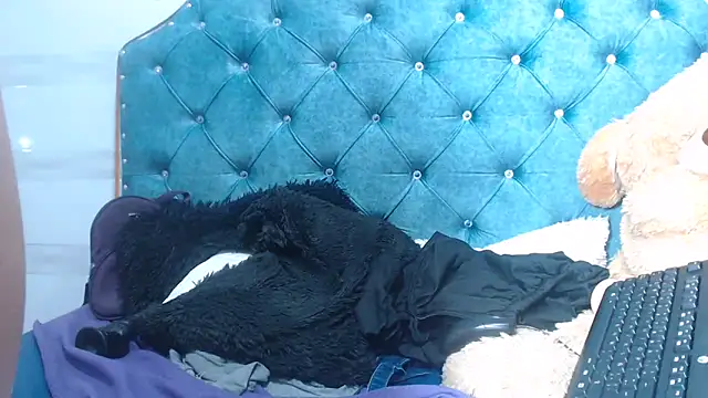 Snapshot of lily_jamesx chatting on 02/28/25, 01:47 lily jamesx online show from 02/28/25, 01:47