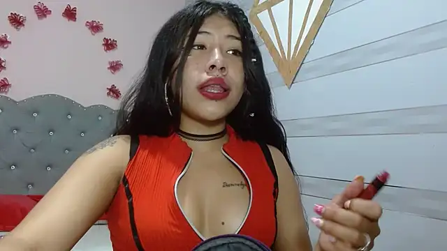 Snapshot of lily_jamesx chatting on 09/19/25, 02:18 lily jamesx online show from 09/19/25, 02:18