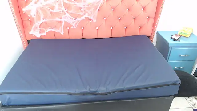 Snapshot of lily_jamesx chatting on 10/09/25, 02:04 lily jamesx online show from 10/09/25, 02:04