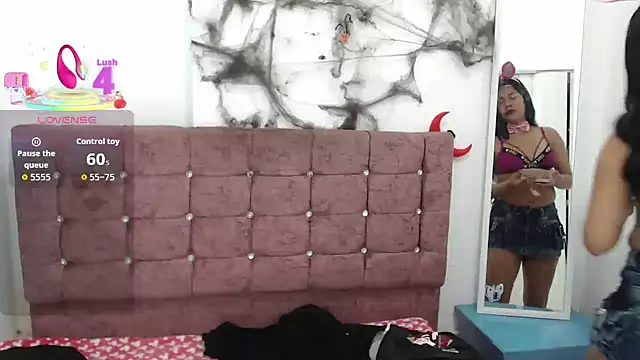 Snapshot of lily_jamesx chatting on 10/26/25, 01:28 lily jamesx online show from 10/26/25, 01:28