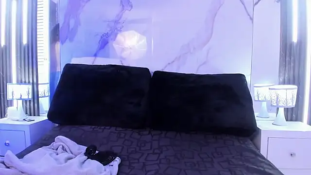 EvaHalsey online show from 09/18/25, 07:49