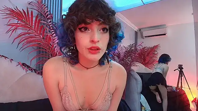 EvaHalsey online show from 11/05/25, 07:36