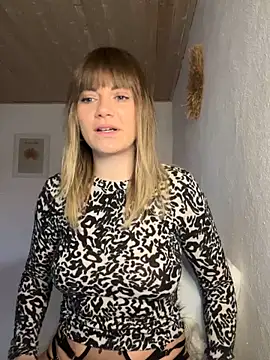 Milla  one online show from 12/03/24, 08:05