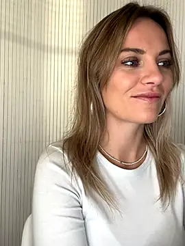 Milla  one online show from 10/01/25, 06:08