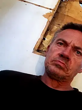 Snapshot of ed44435 chatting on 10/27/25, 04:22 ed44435 online show from 10/27/25, 04:22