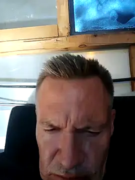 Snapshot of ed44435 chatting on 11/08/25, 06:51 ed44435 online show from 11/08/25, 06:51