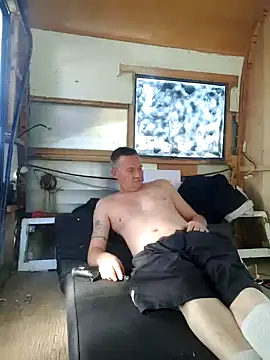 Snapshot of ed44435 chatting on 11/10/25, 04:17 ed44435 online show from 11/10/25, 04:17