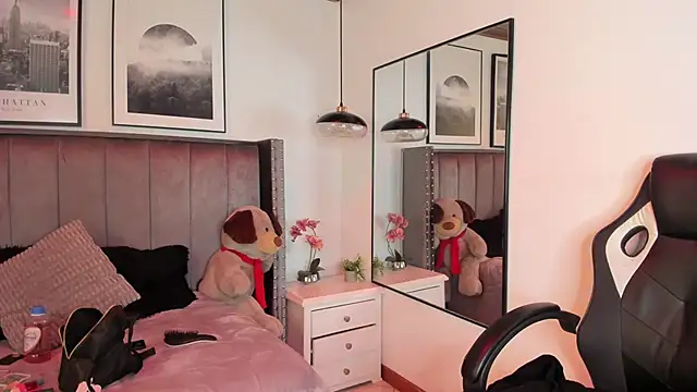 Alaia Cute online show from 09/13/25, 03:39