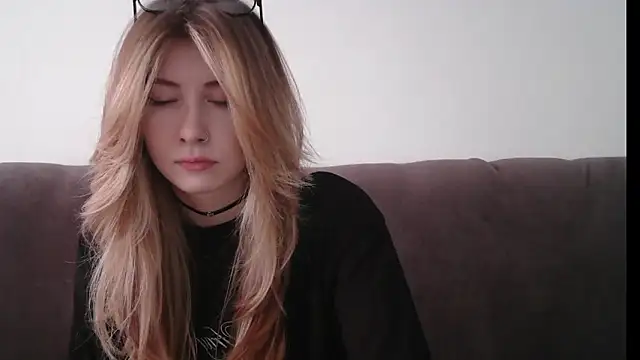 ErikaShyy online show from 01/30/25, 07:29