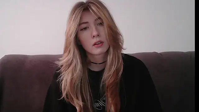 ErikaShyy online show from 01/30/25, 11:01