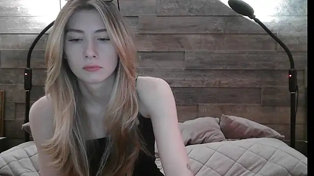 ErikaShyy online show from 02/21/25, 07:23