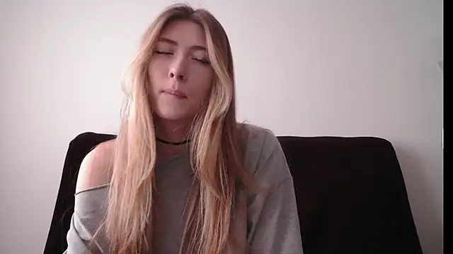 ErikaShyy online show from 09/26/25, 10:19