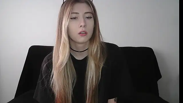 ErikaShyy online show from 10/03/25, 09:39