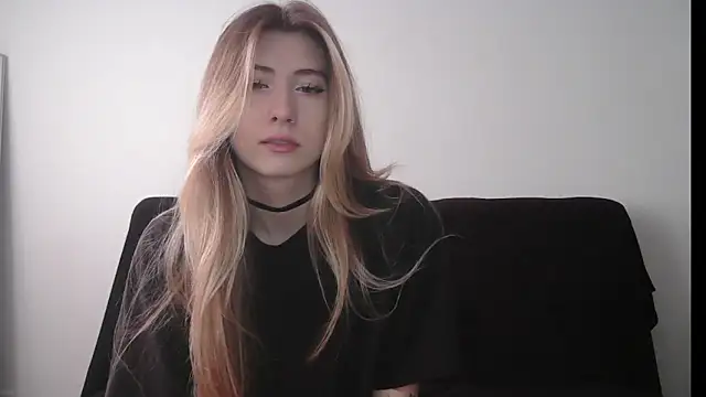 ErikaShyy online show from 10/10/25, 09:41