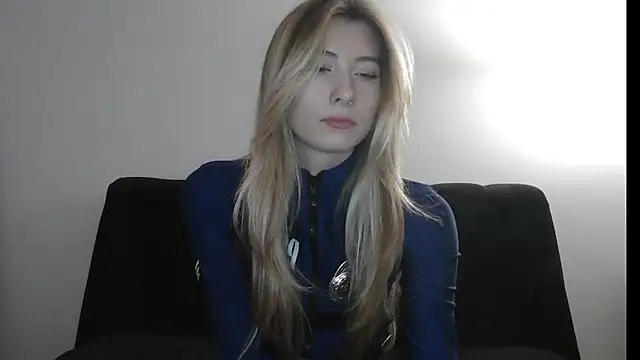 ErikaShyy online show from 10/31/25, 01:01