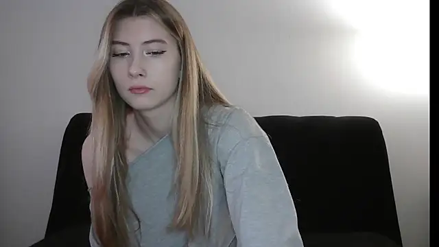 ErikaShyy online show from 11/20/25, 10:59