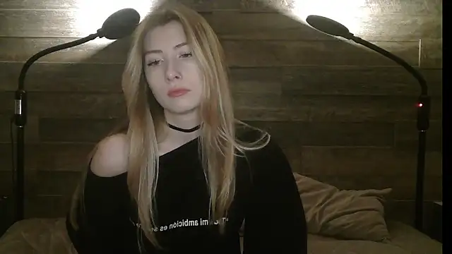 ErikaShyy online show from 11/26/25, 10:49