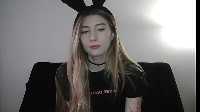 ErikaShyy online show from 12/18/25, 11:16