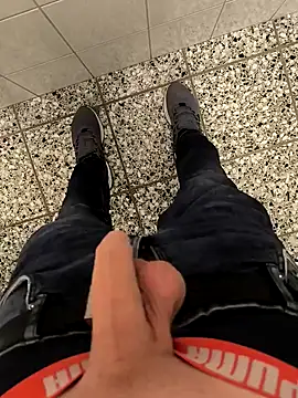 geilehecke1 online show from 03/17/25, 12:04