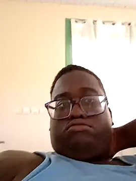 Snapshot of Jeanlaurent972 chatting on 02/21/26, 02:07 Jeanlaurent972 online show from 02/21/26, 02:07