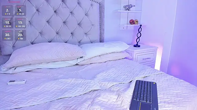 Snapshot of LiaFlowers chatting on 12/18/24, 01:48 LiaFlowers online show from 12/18/24, 01:48