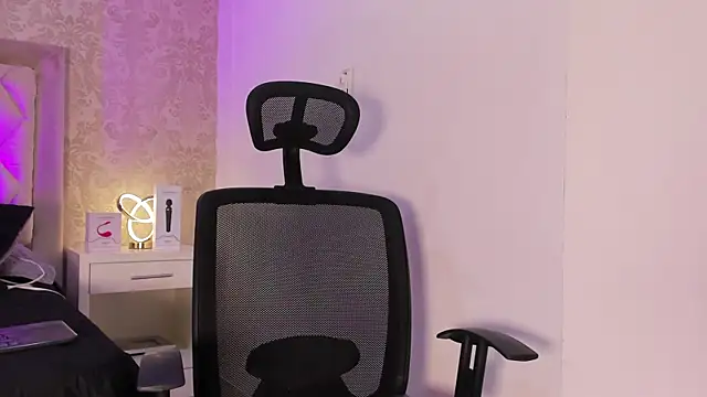 Snapshot of LiaFlowers chatting on 03/01/25, 07:51 LiaFlowers online show from 03/01/25, 07:51