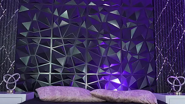 Snapshot of LiaFlowers chatting on 12/22/25, 12:57 LiaFlowers online show from 12/22/25, 12:57