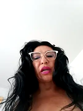 Snapshot of katysquirtdirty chatting on 05/08/26, 01:16 katysquirtdirty online show from 05/08/26, 01:16