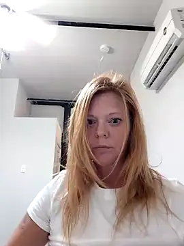 I am HER318 online show from 10/06/25, 01:47