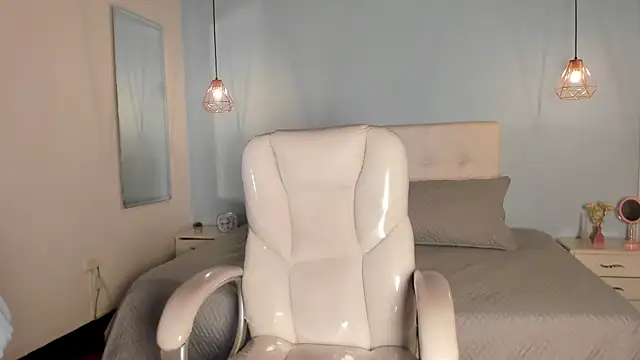 Emma23   online show from 02/11/25, 12:38