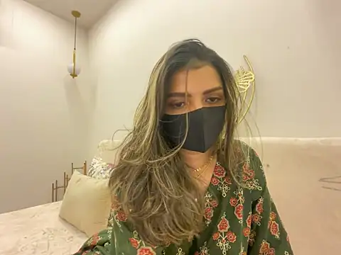 MaYaa  11 online show from 04/07/26, 07:09