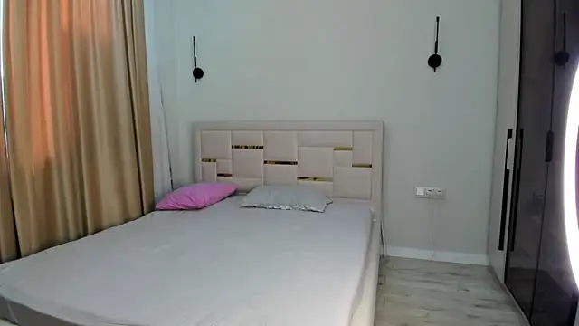 Lola Peach online show from 11/26/25, 07:09