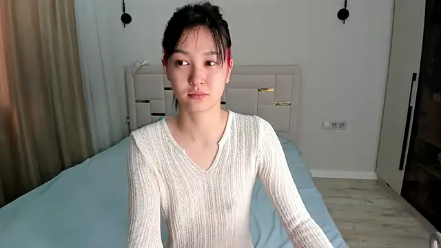 Lola Peach online show from 05/24/26, 04:06