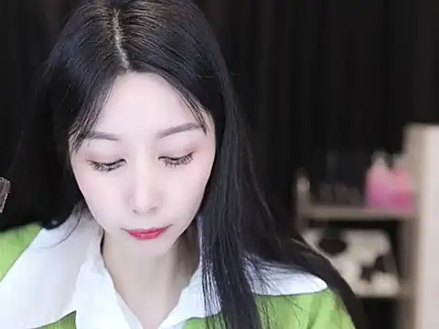 Nuyoah-77 online show from 10/21/25, 04:30