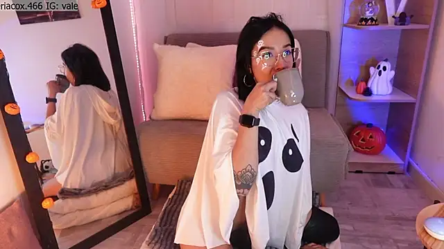 ValeriaCox online show from 10/29/25, 01:35