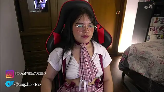 angela cortes  online show from 10/24/25, 03:58