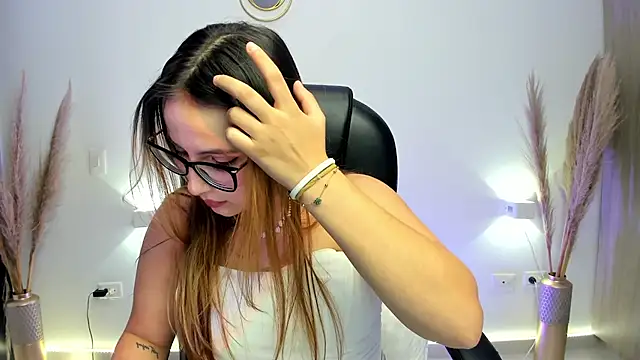 Snapshot of RyliieHunter chatting on 12/09/24, 04:56 RyliieHunter online show from 12/09/24, 04:56