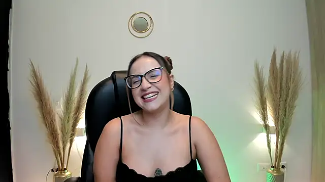 Snapshot of RyliieHunter chatting on 12/14/24, 02:23 RyliieHunter online show from 12/14/24, 02:23