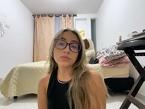 Snapshot of RyliieHunter chatting on 02/02/25, 03:21 RyliieHunter online show from 02/02/25, 03:21