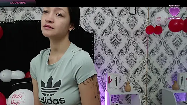 Snapshot of SaaraBrown chatting on 02/11/25, 12:37 SaaraBrown online show from 02/11/25, 12:37