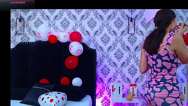 Snapshot of SaaraBrown chatting on 02/16/25, 12:32 SaaraBrown online show from 02/16/25, 12:32