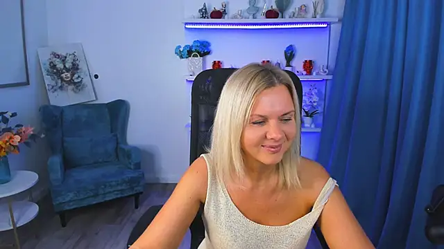 AgathaKlouin online show from 11/01/25, 07:16