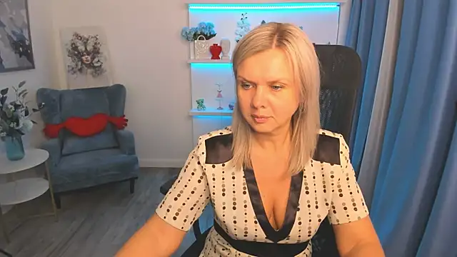 AgathaKlouin online show from 03/05/26, 07:10