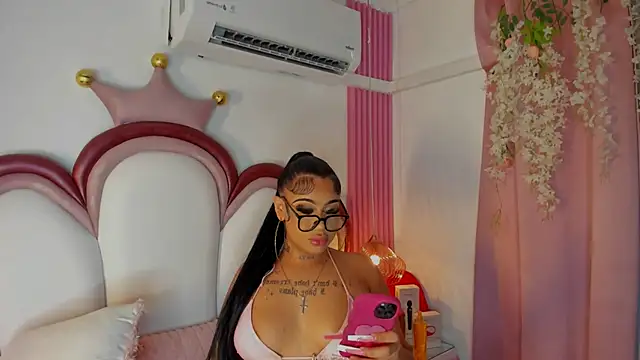 Snapshot of Mia_Jansen chatting on 07/23/26, 02:15 Mia Jansen online show from 07/23/26, 02:15