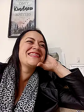 Snapshot of Lesly_10- chatting on 01/28/25, 03:14 Lesly 10- online show from 01/28/25, 03:14