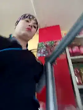 Snapshot of Lesly_10- chatting on 09/09/25, 12:48 Lesly 10- online show from 09/09/25, 12:48