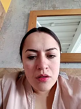 Snapshot of Lesly_10- chatting on 10/14/25, 01:01 Lesly 10- online show from 10/14/25, 01:01