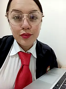Snapshot of Lesly_10- chatting on 10/21/25, 12:50 Lesly 10- online show from 10/21/25, 12:50